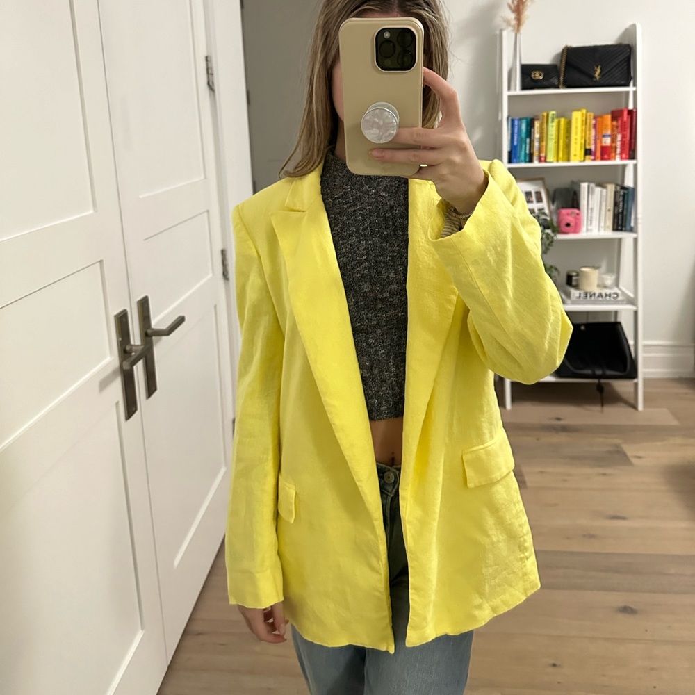 Yellow blazer